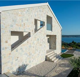 4 bedroom villa with heated pool and sea view near Zadar sleeps 11-13